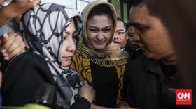 Setya Novanto Dijenguk Istri dan Anaknya