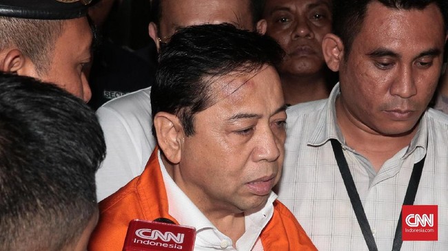 Idrus meminta agar pergantian kepimpinan di tubuh Golkar maupun di parlemen tidak perlu didesak-desak oleh kepentingan tertentu.