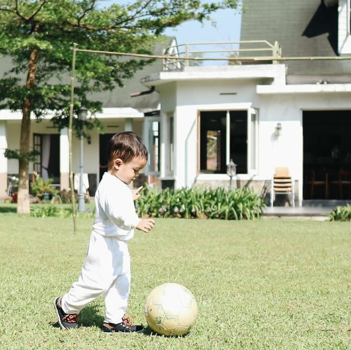 <p>Ayo Rihga! Yang semangat menggocek bolanya ya. (Foto: Instagram/rihga.sadiwasakti)</p>