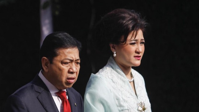 Istri Setya Novanto, Deisti Astriani Tagor memenuhi panggilan KPK untuk diperiksa sebagai saksi kasus e-KTP yang menjerat suaminya.