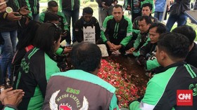 Komunitas Ojek Online Kawal Laila Sari ke Pemakaman