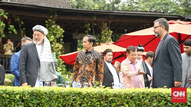 Jokowi Menjamu Tamu Afghanistan dengan Bakso dan Sate Ayam