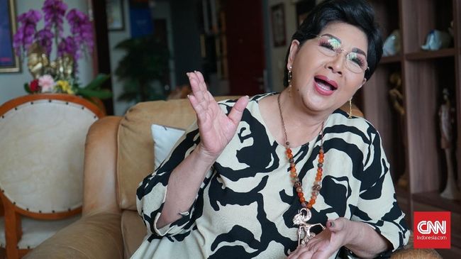 Titiek Puspa masih ingat kala dirinya merajuk kepada mendiang suaminya, Mus Mualim, saat mengenalkan untuk pertama kali lagu buatannya sendiri.