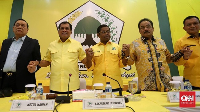 Pengurus GMPG Mirwan Bz Vauly kecewa dengan hasil rapat pleno Golkar yang tidak menghentikan Setya Novanto dari jabatan ketua umum.