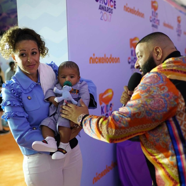 <p>DJ ini juga nggak lupa bawa bundanya si kecil alias si istri. (Foto: Instagram/asahdkhaled)</p>