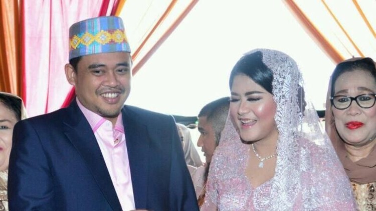 Buat ibu baru seperti Kahiyang Ayu, dukungan suami penting banget diberikan ketika menyusui supaya produksi ASI-nya cukup dan lancar.