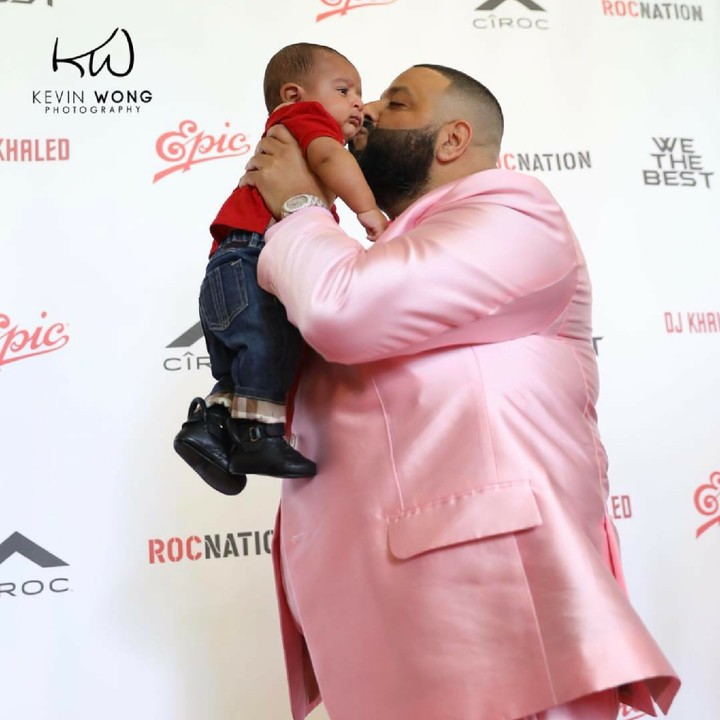 <p>Dj yang pernah duet dengan Justin Bieber ini sering banget bawa si kecil dalam berbagai acara. (Foto: Instagram/asahdkhaled)</p>