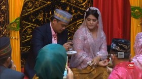VIDEO: Prosesi Pemberian Marga untuk Kahiyang