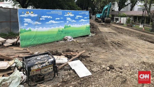Kementerian PUPR menyatakan akan menggelar program perbaikan drainase nasional agar jalan tidak tergenang dan gampang rusak.