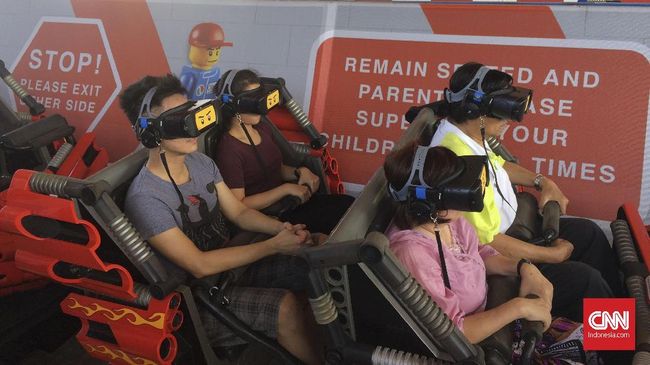 Pengalaman naik roller coaster dengan pemandangan film animasi Lego kini bisa dinikmati dalam wahana The Great Lego Race di Legoland Malaysia.