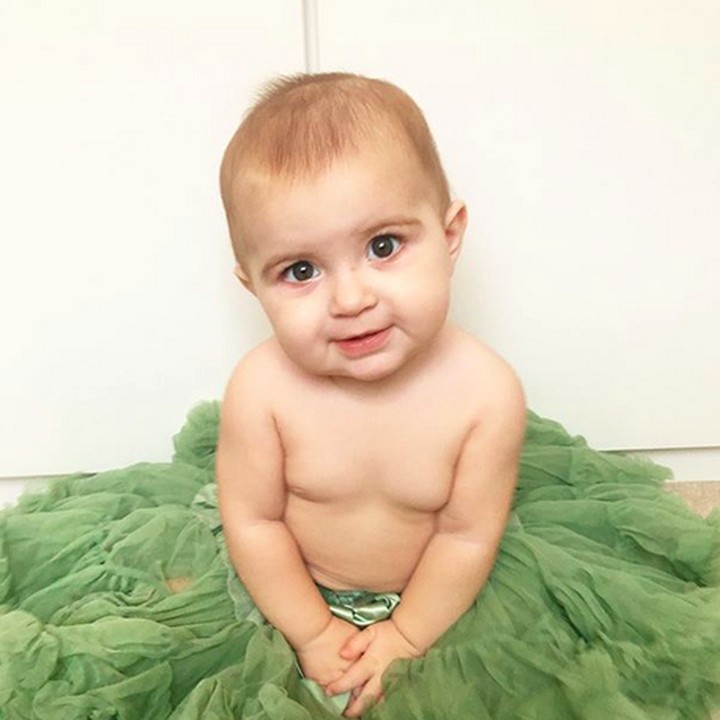 <p>Cute! Satu kata yang bisa menggambarkan potret bayi di balutan rok tutu hijau ini. (Foto: Instagram/ @abigaii_leech)  </p>