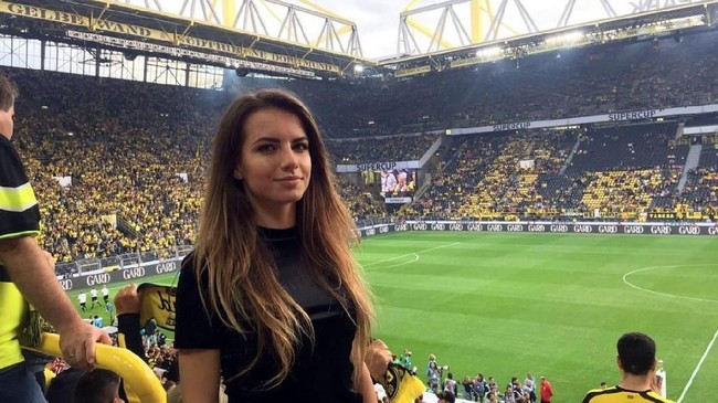 Wasit wanita asal Polandia, Karolina Bojar, mengaku tidak masalah harus memimpin pertandingan sepak bola pria. Wasit 20 tahun itu justru merasa tertantang.