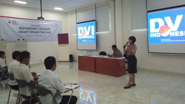 Korban meninggal dalam sebuah bencana yang terjadi membutuhkan penanganan khusus. PMI dan DVI pun berbagi ilmu.