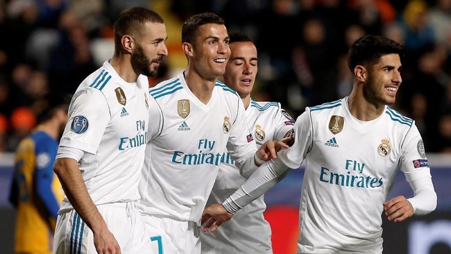 Menyusul kepergian Cristiano Ronaldo, Karim Benzema dispekulasikan pergi dari Real Madrid akibat pesan di medsos dan kabar dari Italia.