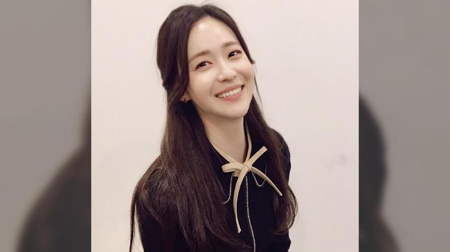 Yoo Soo Young, mantan personel After School mengaku ia pernah dilecehkan oleh seorang CEO label. Ia diajak makan malam, minum alkohol, lalu dipegang tangannya.