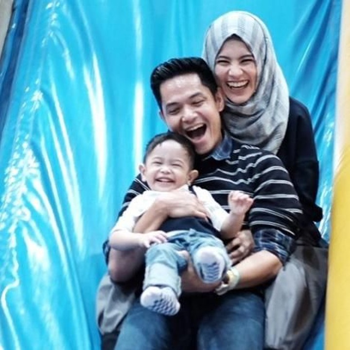 Kehadiran anak-anak membuat hidup Dude dan Alyssa makin berwarna. (Foto: Instagram/dude2harlino)