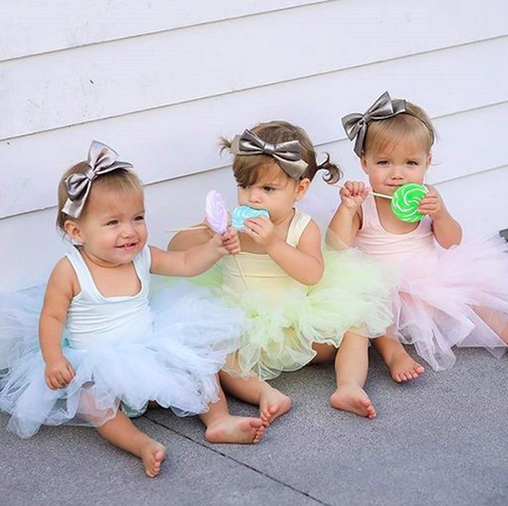 <p>Kompaknya tiga bocah ini sama-sama pakai rok tutu dengan warna beda. (Foto: Instagram/ @mimakids)</p>