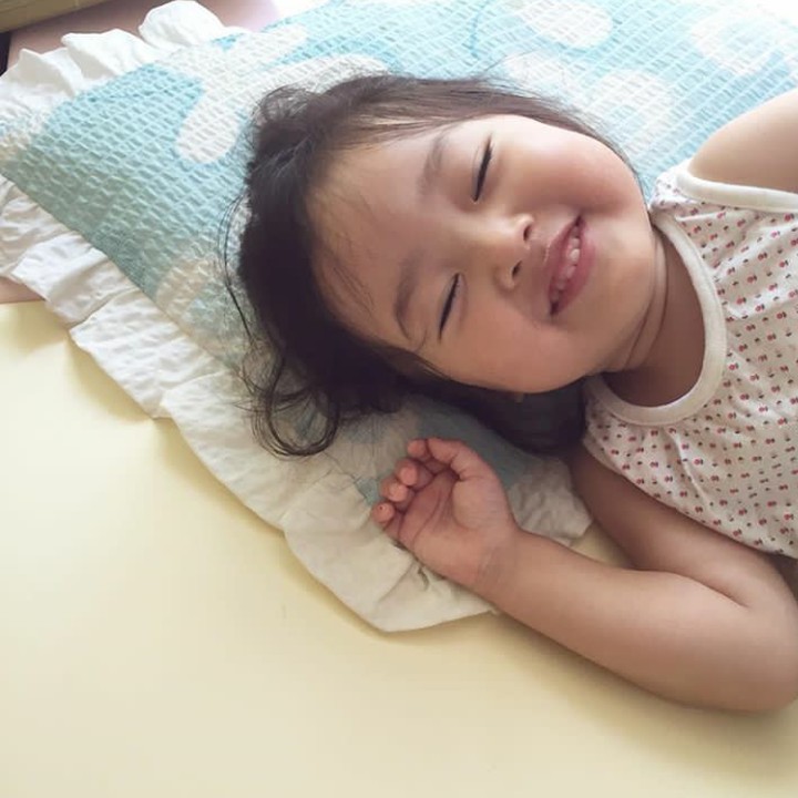 <p>Lagi flu, tapi tetap happy! (Foto: Instagram @1004yul_i)</p>