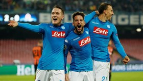 Napoli Buka Peluang ke 16 Besar, ManCity Raih Lima Kemenangan