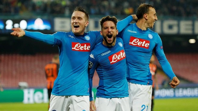 Napoli membuka peluang melaju ke babak 16 besar setelah menang 3-0 atas Shakhtar Donetsk pada matchday kelima di Stadion San Paolo.