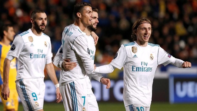Pelatih Real Madrid Zinedine Zidane menurunkan Karim Benzema dan Isco dalam susunan pemain untuk melawan Liverpool pada final Liga Champions 2018.