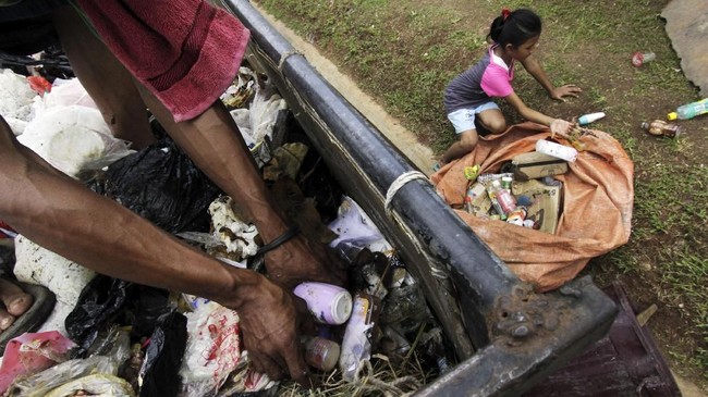Oxfam meminta IMF, Bank Dunia, G20 menghimpun dana US$2,5 triliun karena 500 juta populasi dunia terancam miskin karena virus corona.
