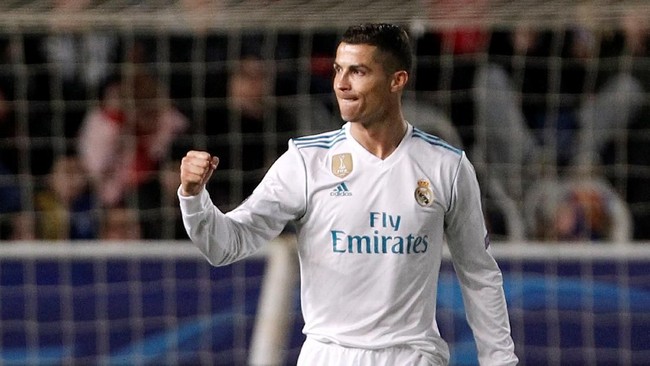 Cristiano Ronaldo berhasil mencetak dua gol dan memecahkan rekor pada laga lawan APOEL, namun ia masih murung seusai pertandingan.