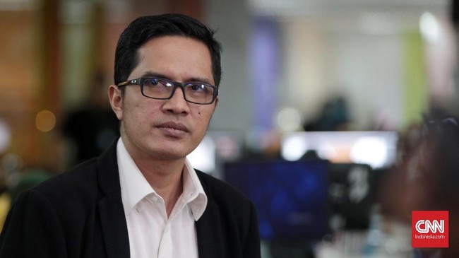 Komisi Pemberantasan Korupsi terus mencari keberadaan Ali Fahmi Habsyi karena menjadi saksi kunci kasus suap satelit Bakamla.