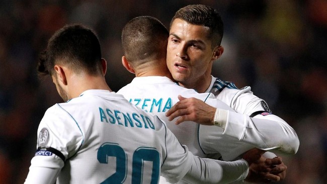 Cristiano Ronaldo sukses kembali meraih Ballon d'Or dan ia pun mendapatkan tantangan dari sang anak, Cristiano Ronaldo Jr.