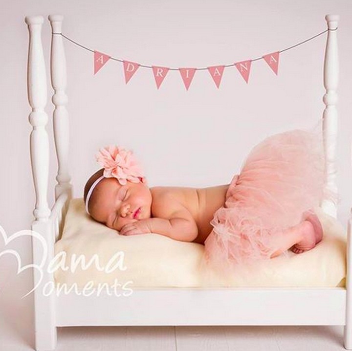 <p>Lagi tidur pake rok tutu? Boleh juga. (Foto: Instagram/ @mama.moments.photography)</p>