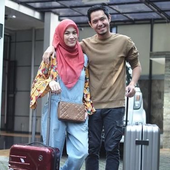 Kalau penampilannya kayak gini, Alyssa dan Dude seperti masih pacaran ya. He-he-he. (Foto: Instagram/ichasoebandono)