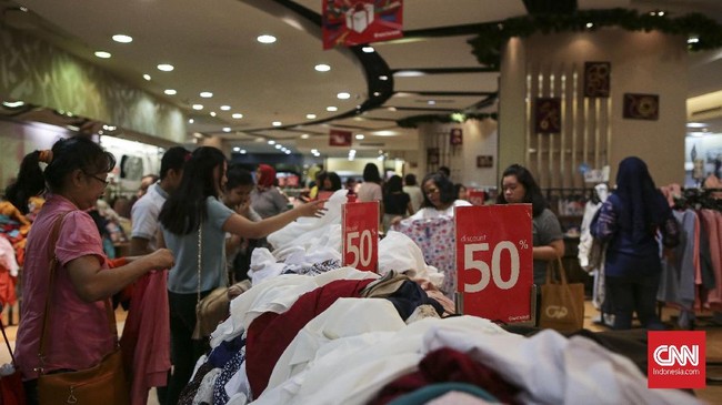 Jelang natal dan tahun baru, saham barang konsumsi dan ritel patut dikoleksi. Analis merekomendasikan beli (buy) pada saham INDF, ICBP, dan UNVR.
