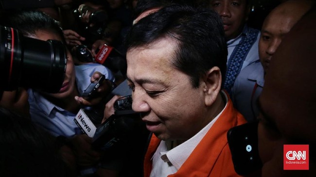 Hakim Pengadilan Jakarta Selatan menunda sidang praperadilan Setya Novanto pada pekan depan. Sidang ditunda karena KPK sebagai termohon tidak hadir.