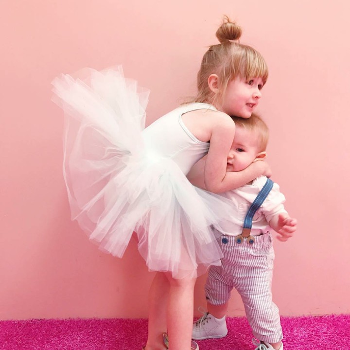 <p>Kompaknya Goldie bersama sang adik. (Foto: Instagram/fancytreehouse)</p>
