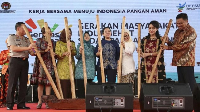 Menko PMK Puan Maharani mencananangkan gerakan masayarakat sadar pangan aman dengan menggandeng berbagai lembaga seperti BPOM dan Kowani.