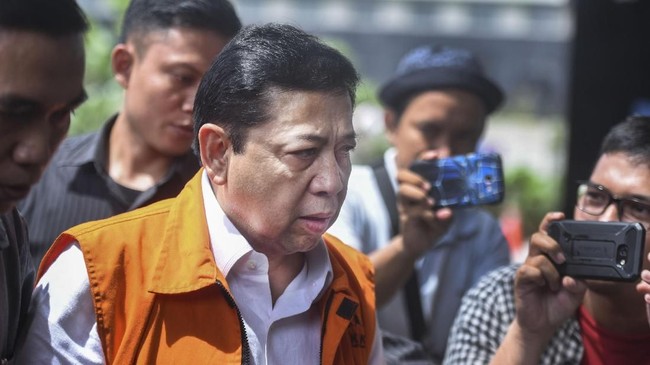 Setnov sempat sakit perut saat menjalani pemeriksaan oleh KPK dalam kasus e-KTP, namun dia disebut mampu menjawab semua pertanyaan penyidik.