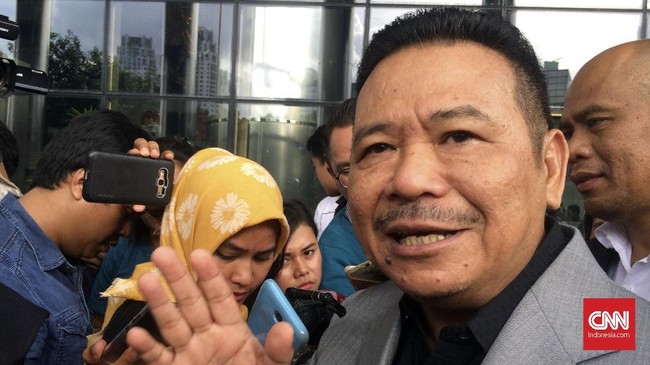 Otto Hasibuan menyebut dirinya belum mendapat cerita langsung dari Setya Novanto dan masih menebak-nebak arah kasus kliennya.
