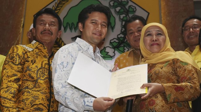 Sekjen PDIP Hasto Kristiyanto mengatakan, Emil Dardak telah menempuh jalan pintas menuju kekuasaan dengan maju bersama Khofifah di Pilgub Jatim.