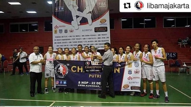 Hujan prestasi telah diraih oleh The Swans, yaitu UKM basket di Universitas Esa Unggul. Mulai dari prestasi di tingkat regional maupun tingkat nasional.