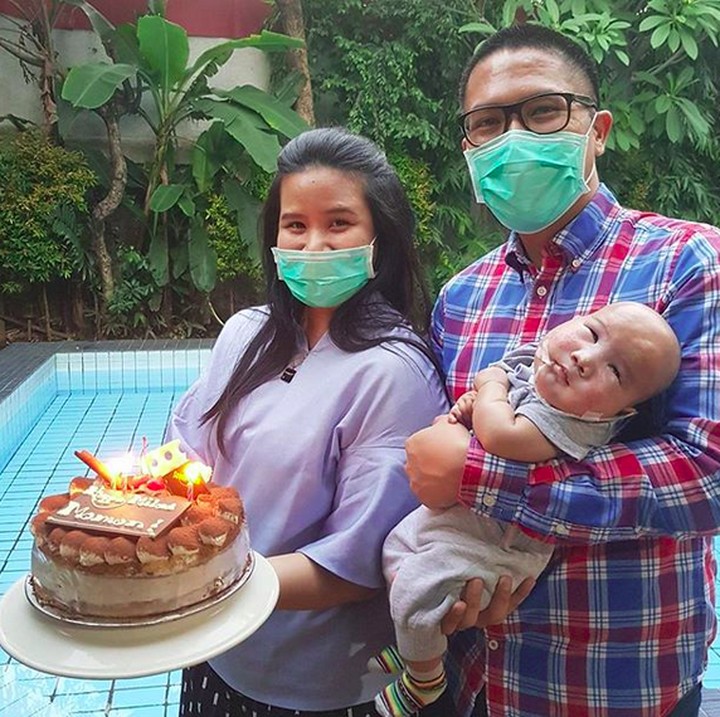 <p>Kebersamaan saat merayakan ulang tahun Ayah Ludi. (Foto: Instagram/ @adamfabumi)</p>