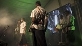 FOTO: Musik India di Atas Panggung Malaysia Ensambel 'urumee melam' yang dahulu merupakan musik untuk kelas pekerja India, kini dimainkan di festival-festival Hindu di Malaysia.