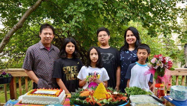 Bunda empat anak asal Indonesia ini kini tinggal di AS. Nggak direncanakan, dia menerapkan pola asuh 'tiger mom' untuk anak-anaknya.