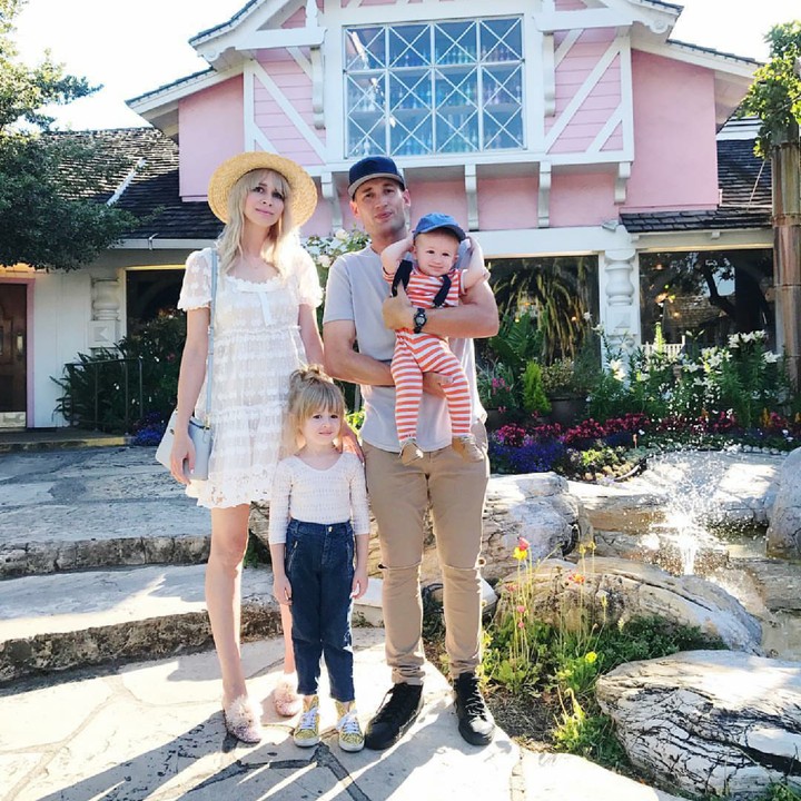 <p>Personel lengkap! Ayah juga ikutan mejeng. (Foto: Instagram/fancytreehouse)</p>