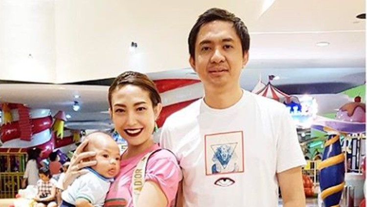 Ayu Dewi punya cara sendiri nih, Bun, untuk membagi waktu antara pekerjaan dengan keluarga.