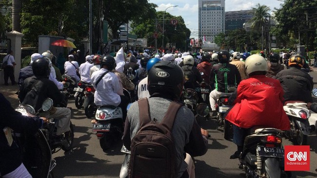 Mahasiswa Surabaya cipatakan alat pendeteksi rasa kantuk untuk pengendara motor.