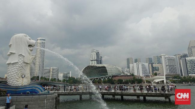 Sekitar 240 ribu orang Indonesia mengunjungi Negeri Singa itu selama bulan April atau hampir 20 persen dari seluruh turis asing yang berkunjung ke Singapura.