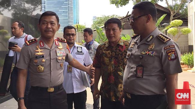 Kapolda Metro Jaya Temui Pemimpin KPK Kapolda Metro Jaya Irjen Idham Azis bersama jajarannya menyambangi markas pemberantasan korupsi untuk bertemu dengan komisioner KPK.