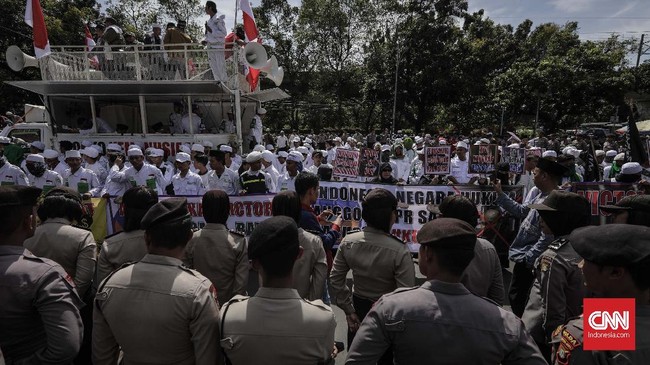 Masyarakat Indonesia Peduli Yerusalem membatalkan aksi long march dari Kedubes Palestina ke Kedubes AS. Meski demikian, mereka tetap menggelar aksi.