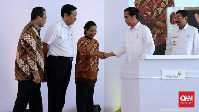 Presiden Joko Widodo menyampaikan sedikitnya ada lima grup besar di dalam Partai Golkar saat ini, di antaranya adalah grup Jusuf Kalla dan Aburizal Bakrie.