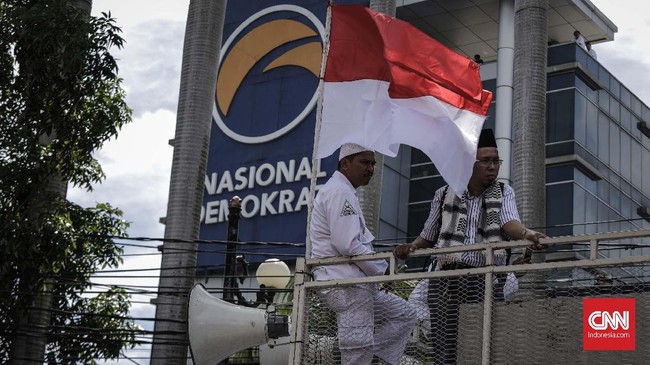 Polisi juga segera memeriksa para saksi yang mengetahui peristiwa dugaan perusakan Kantor NasDem Kota Makassar usai demo Omnibus Law kemarin, Kamis (22/10).